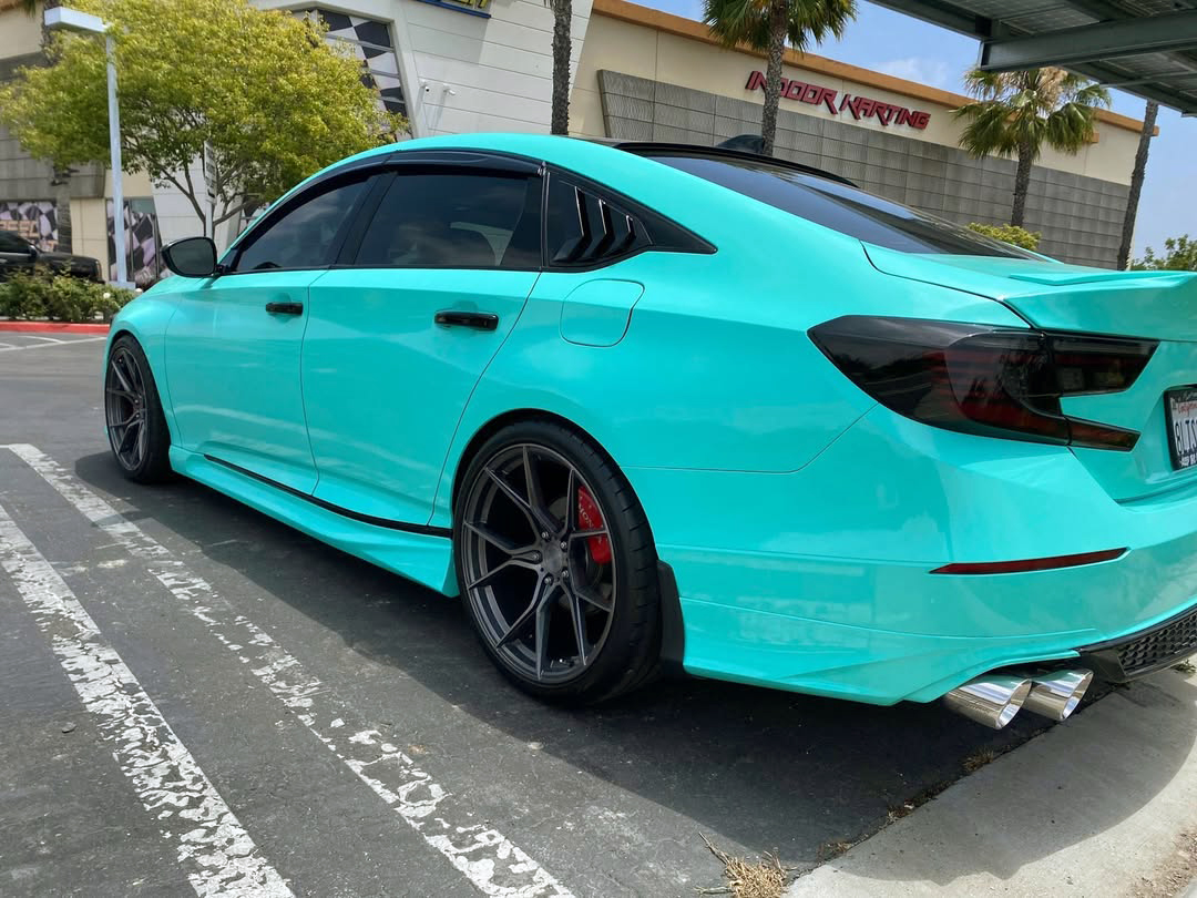 Ravoony Plus PET Glossy Tiffany Blue Car Vinyl Wrap review Alexander Reed 01