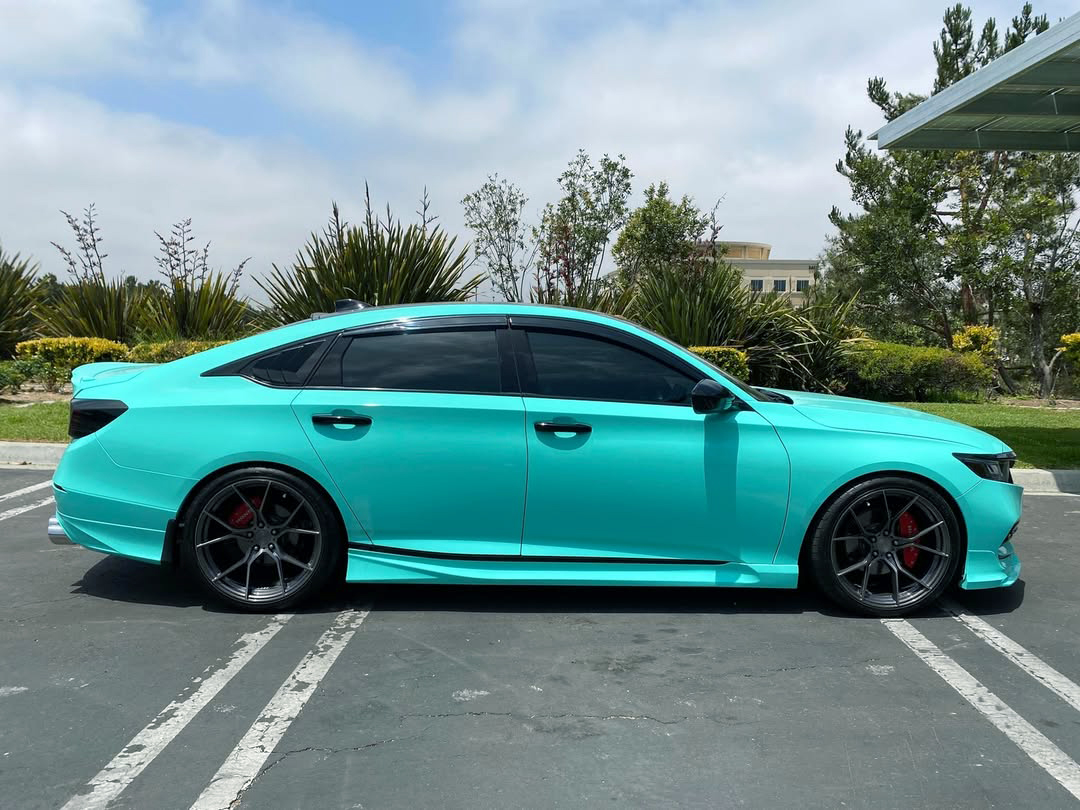 Ravoony Plus PET Glossy Tiffany Blue Car Vinyl Wrap review Alexander Reed 02