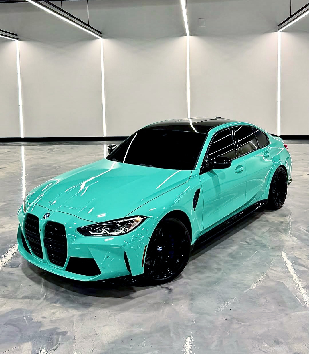 Ravoony Plus PET Glossy Tiffany Blue Car Vinyl Wrap review Benjamin Carter 01