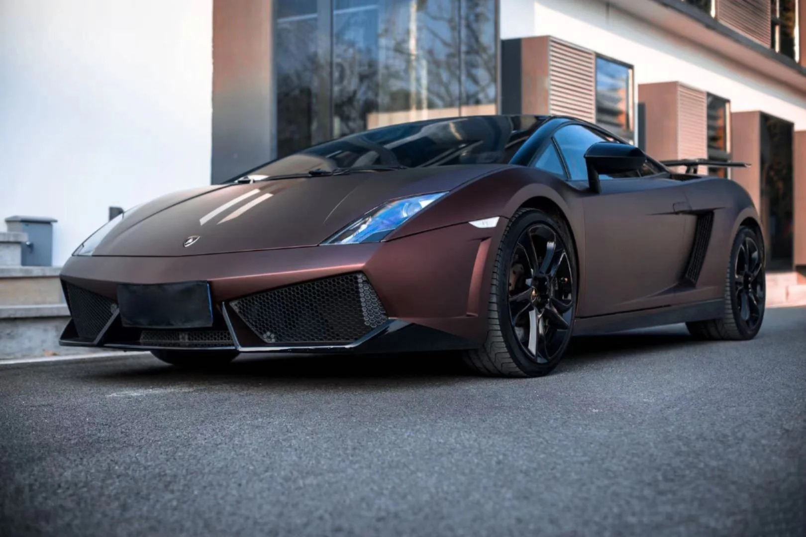 Ravoony Plus Ultimate Flat Coffee Brown Car Wrap review Zara Al-Mansoori 01