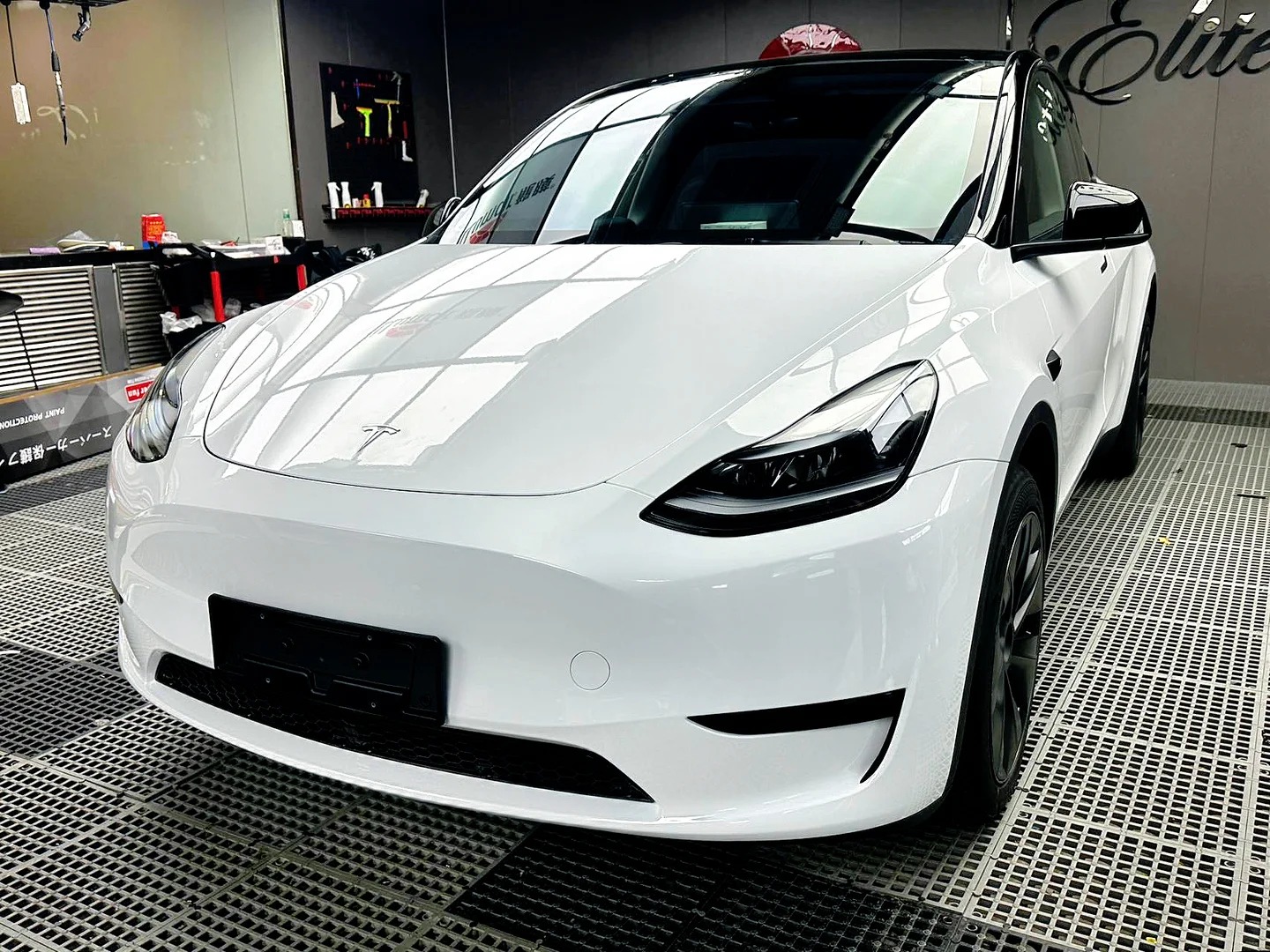 Ravoony Pro TPU Gloss Crystal White PPF Film review Apex Armor Studio 03