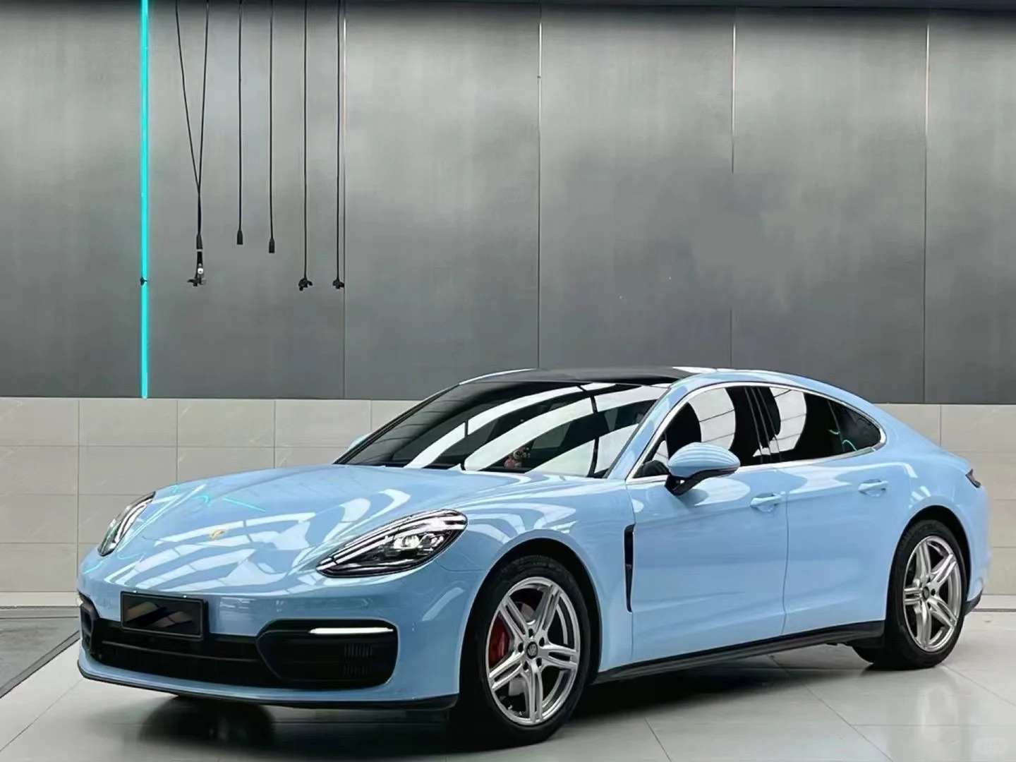 Ravoony Plus Glossy Zandvoort Blue Car Wrap review Alpha Finish Pro 00