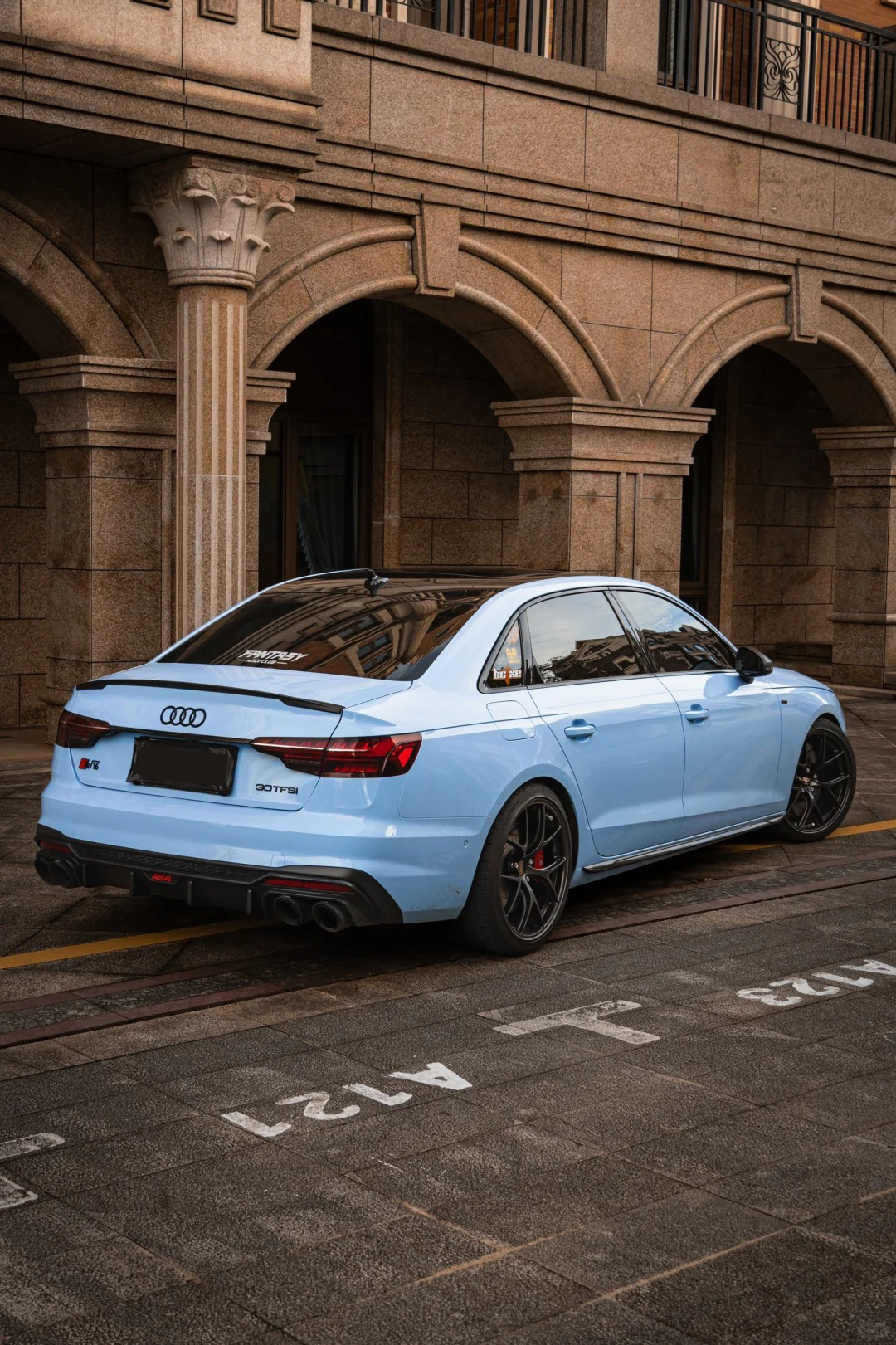 Ravoony Plus Glossy Zandvoort Blue Car Wrap review Oscar Lee 05