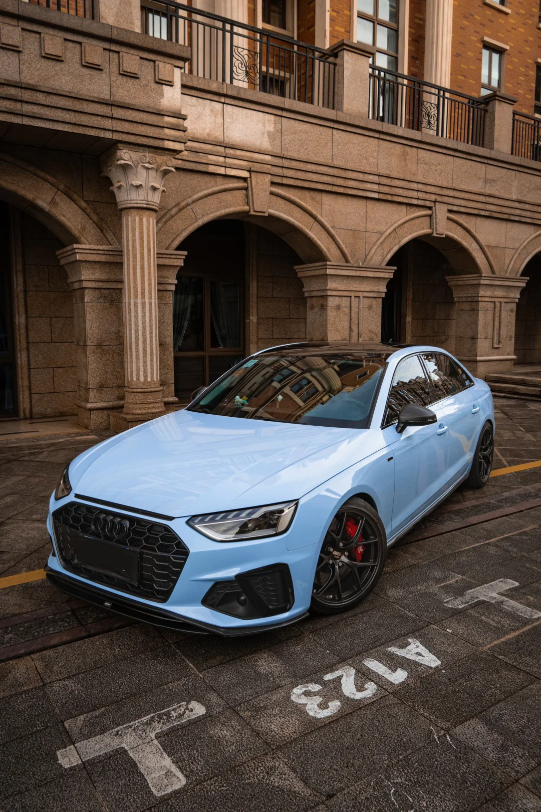 Ravoony Plus Glossy Zandvoort Blue Car Wrap review Oscar Lee 02