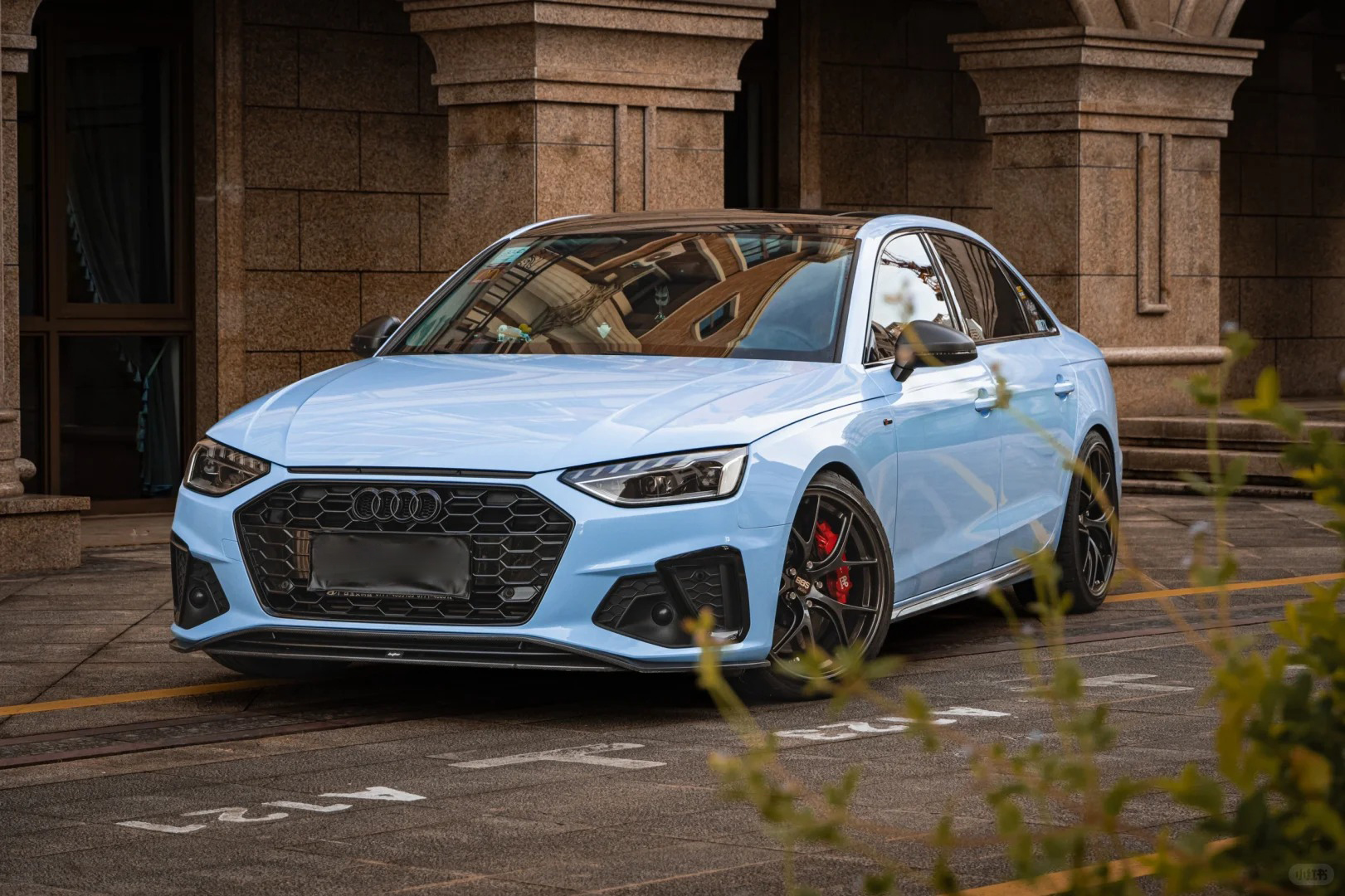 Ravoony Plus Glossy Zandvoort Blue Car Wrap review Oscar Lee 03