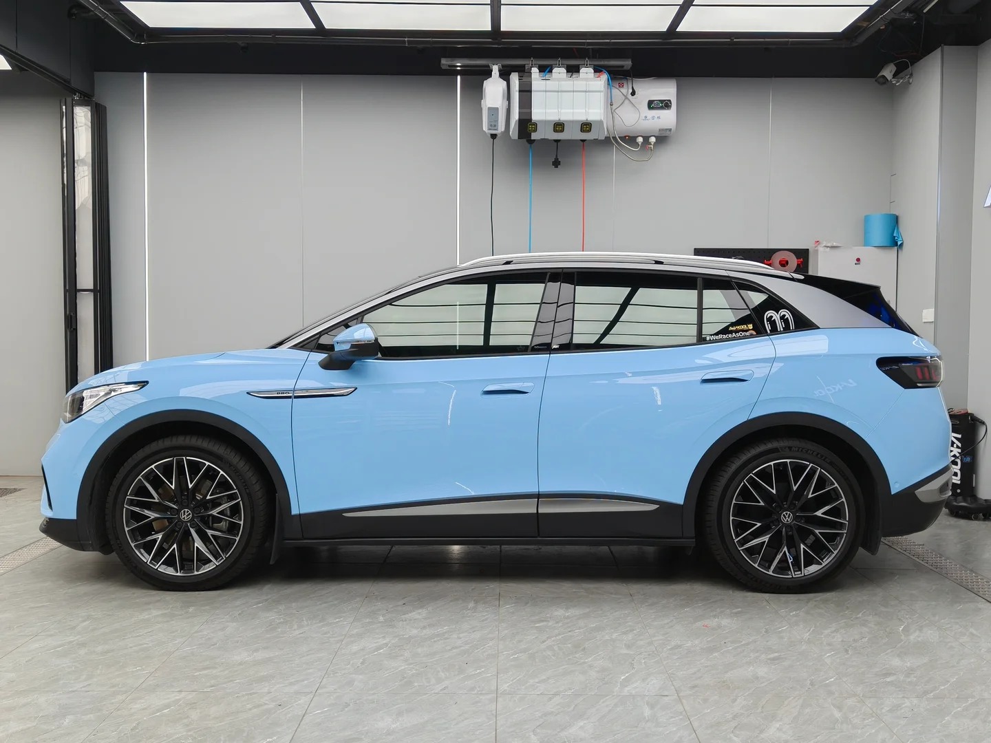 Ravoony Plus Glossy Zandvoort Blue Car Wrap review Velocity Vehicle Wraps