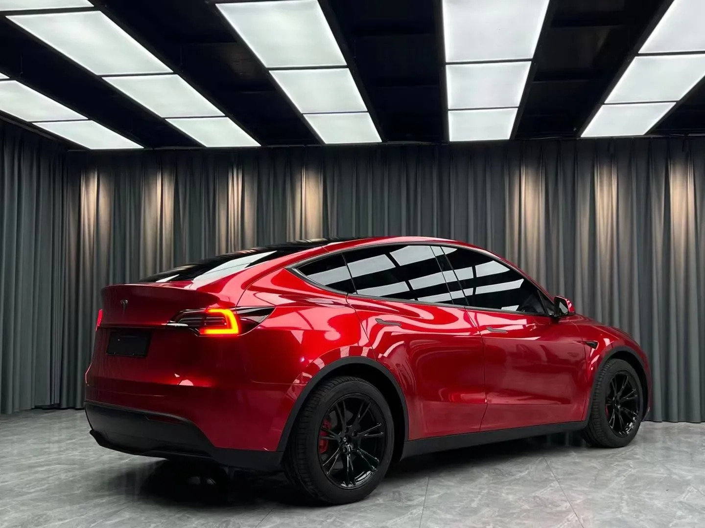 Ravoony Pro TPU Tesla Gloss Midnight Cherry Red PPF Film review Diego Silva 03