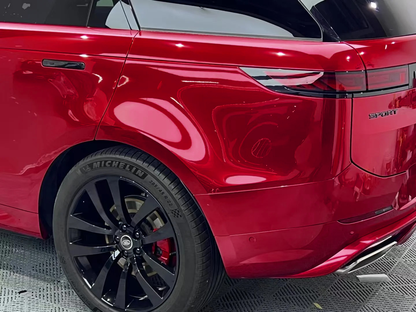 Ravoony Pro TPU Tesla Gloss Midnight Cherry Red PPF Film review Sofia Rossi 03