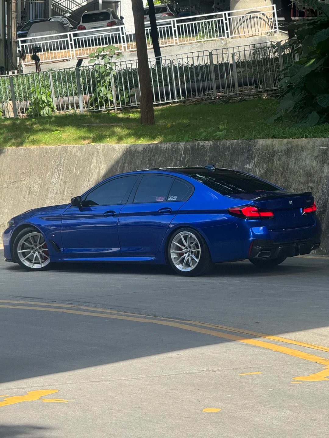 Ravoony Plus PET Tesla Gloss Deep Blue Vinyl Car Wrap review Zoe Campbell 01