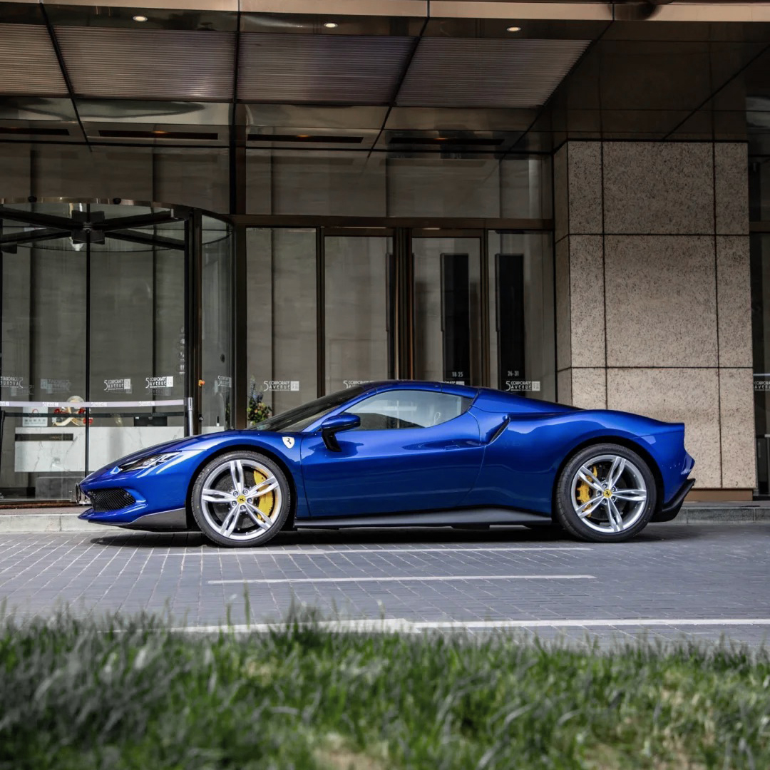 Ravoony Plus PET Tesla Gloss Deep Blue Vinyl Car Wrap review Noah Fisher 01