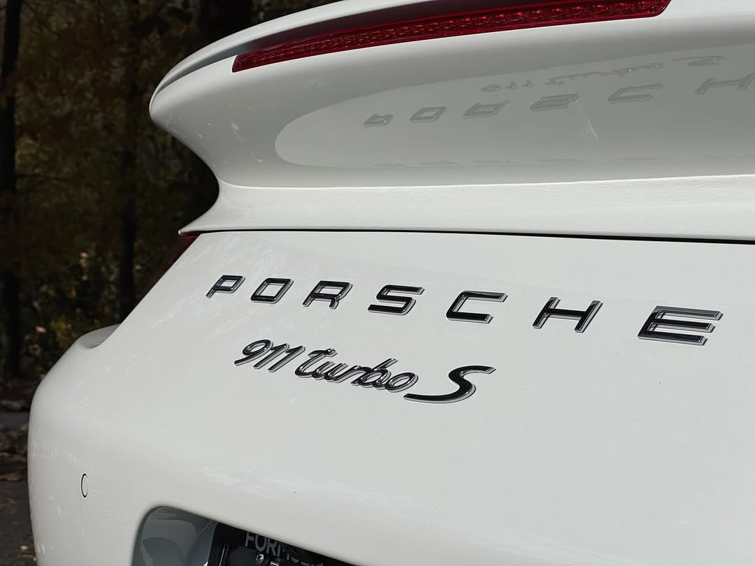 Ravoony Plus PET Crystal White Car Vinyl Wrap review Thalia Moss 02