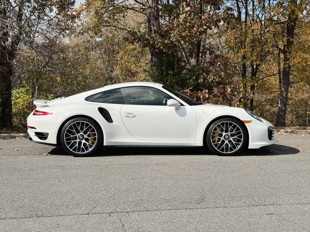 Ravoony Plus PET Crystal White Car Vinyl Wrap review Thalia Moss 01