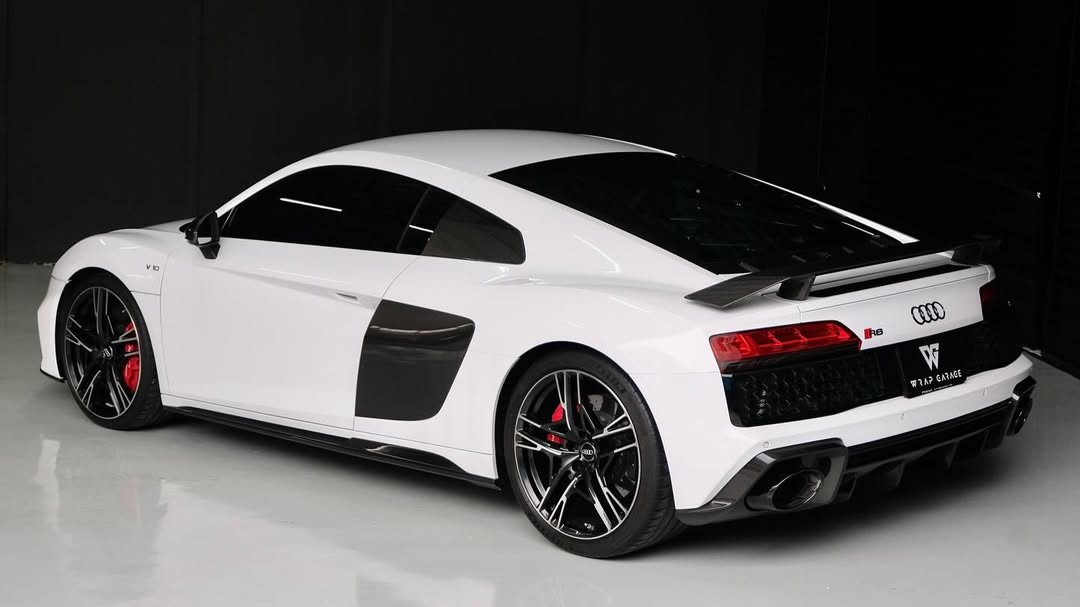 Ravoony Plus PET Gloss White Car Wrap review Orion Black 04