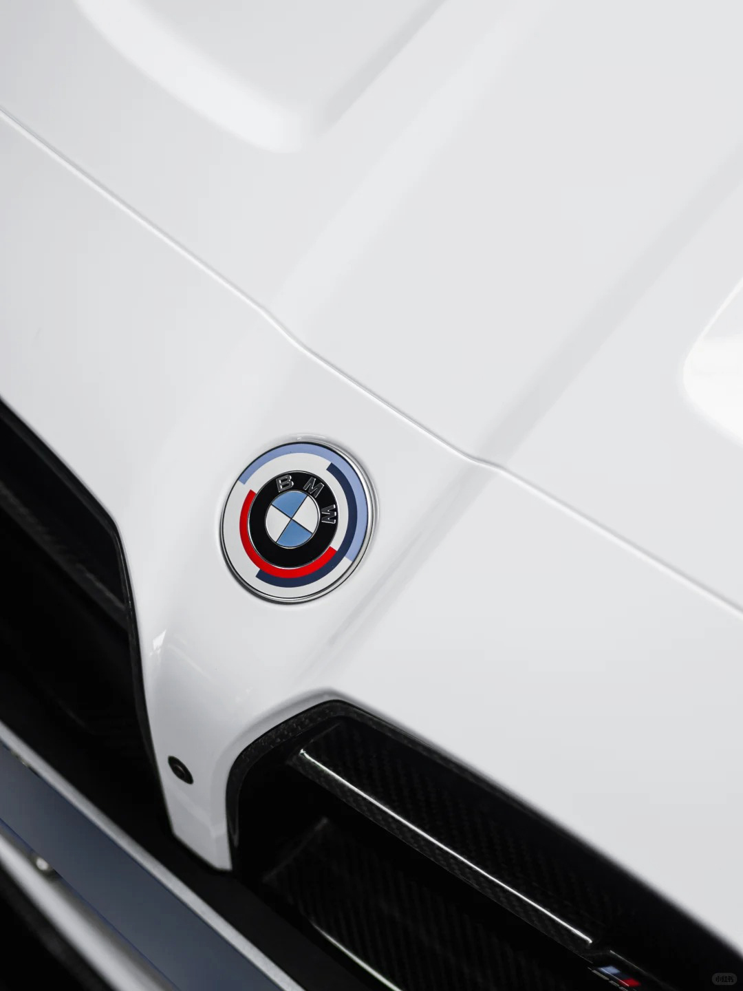 Ravoony Plus PET Gloss White Car Wrap review Alabaster Armor Studio 03