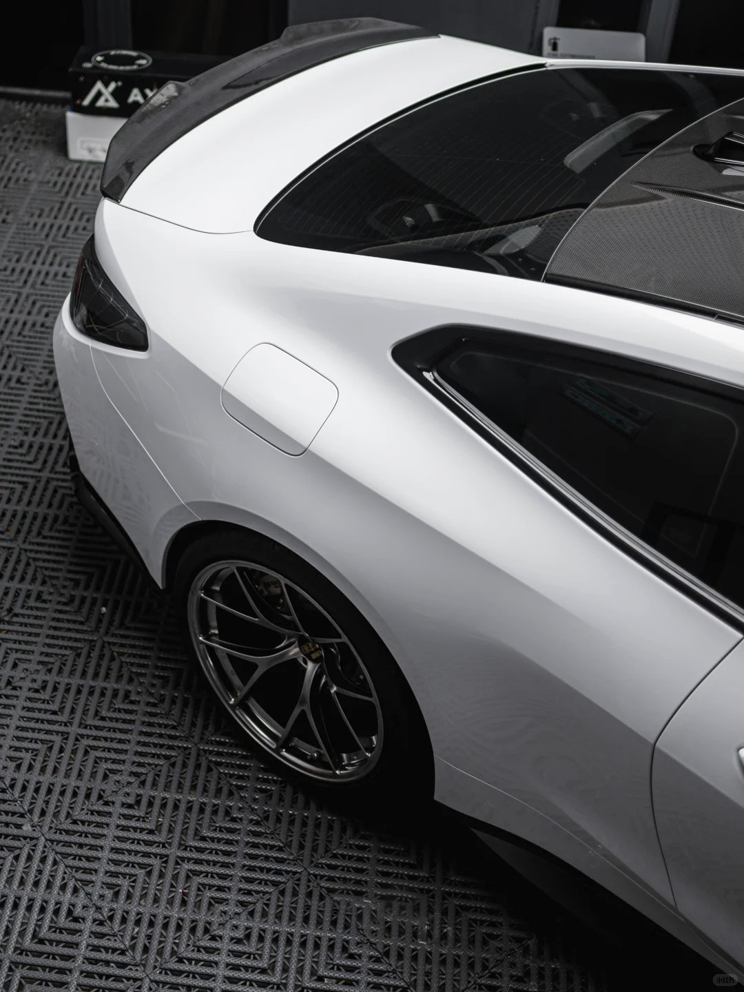 Ravoony Plus PET Gloss White Car Wrap review Alabaster Armor Studio 01