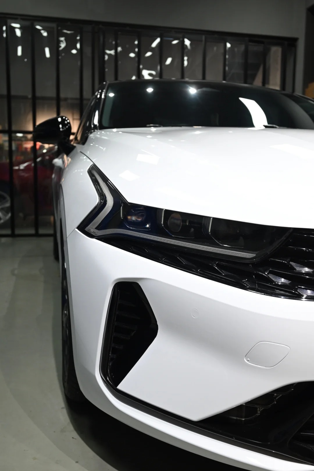 Ravoony Plus PET Gloss White Car Wrap review Zero One Customs 02