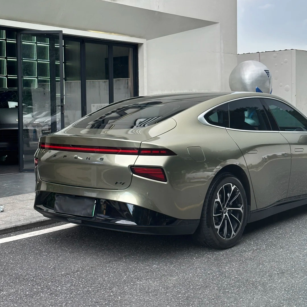 Ravoony Plus PET Glossy Metallic Aventurine Green Car Vinyl Wrap review Leo Zhang 00