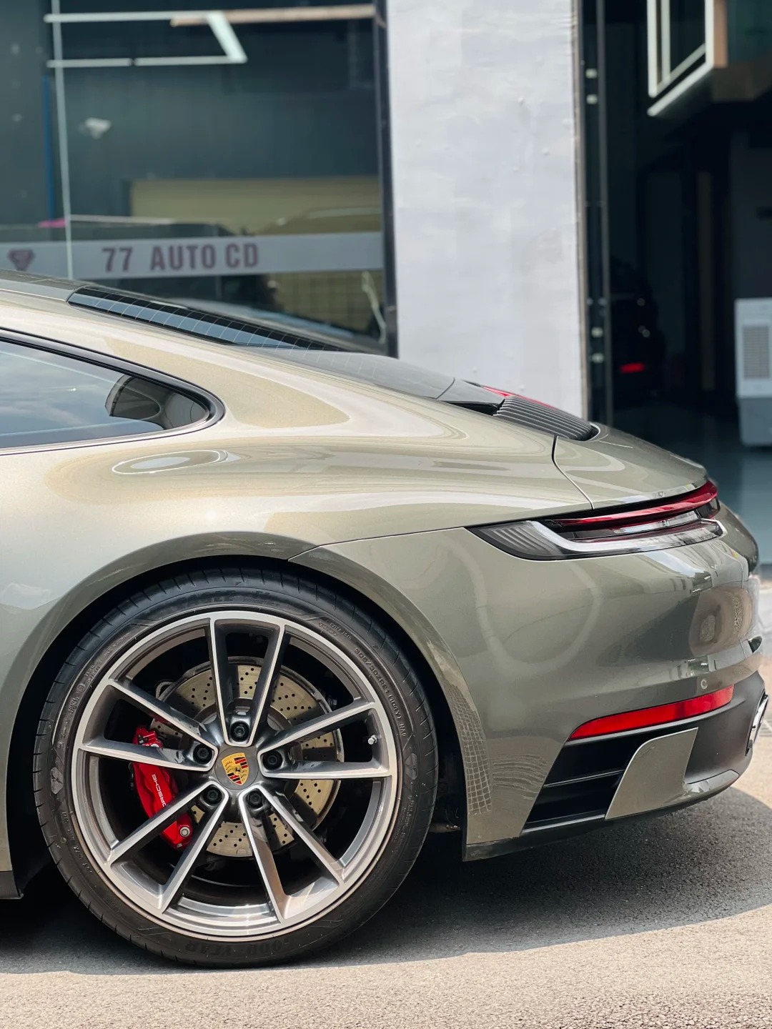 Ravoony Plus PET Glossy Metallic Aventurine Green Car Vinyl Wrap review Freya Silva 01