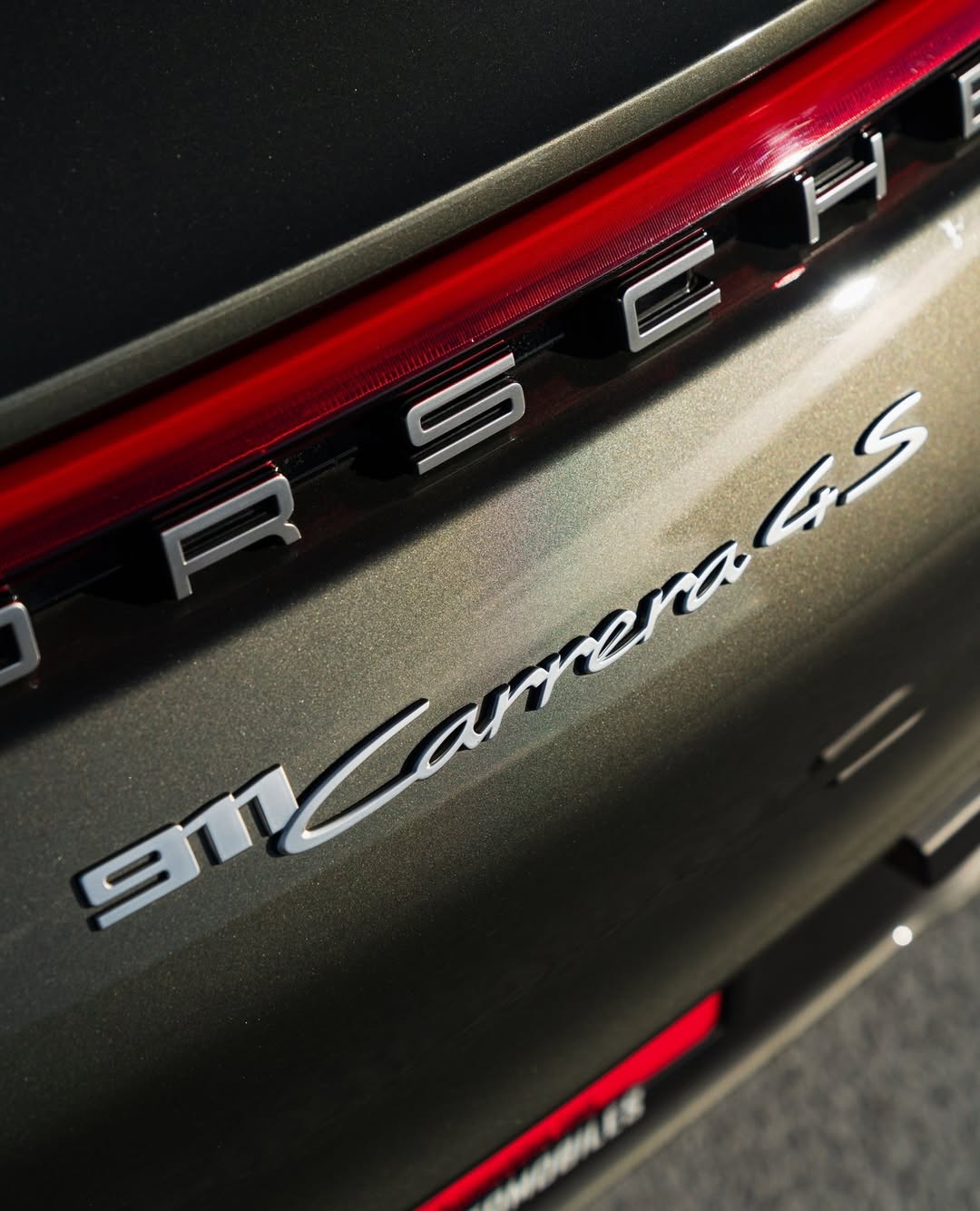 Ravoony Plus PET Glossy Metallic Aventurine Green Car Vinyl Wrap review Prismatic Edge Wraps 02