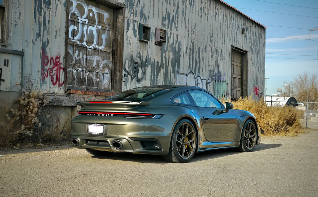 Ravoony Plus PET Glossy Metallic Aventurine Green Car Vinyl Wrap review Luna Marquez 01