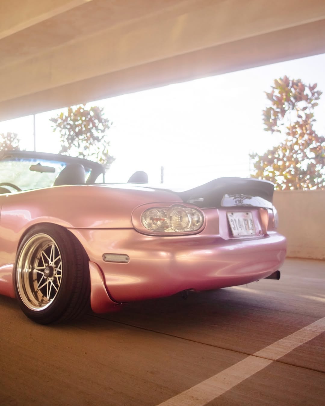 Ravoony Plus Bentley Gloss Passion Pink Vinyl Car Wrap review avmizu 01