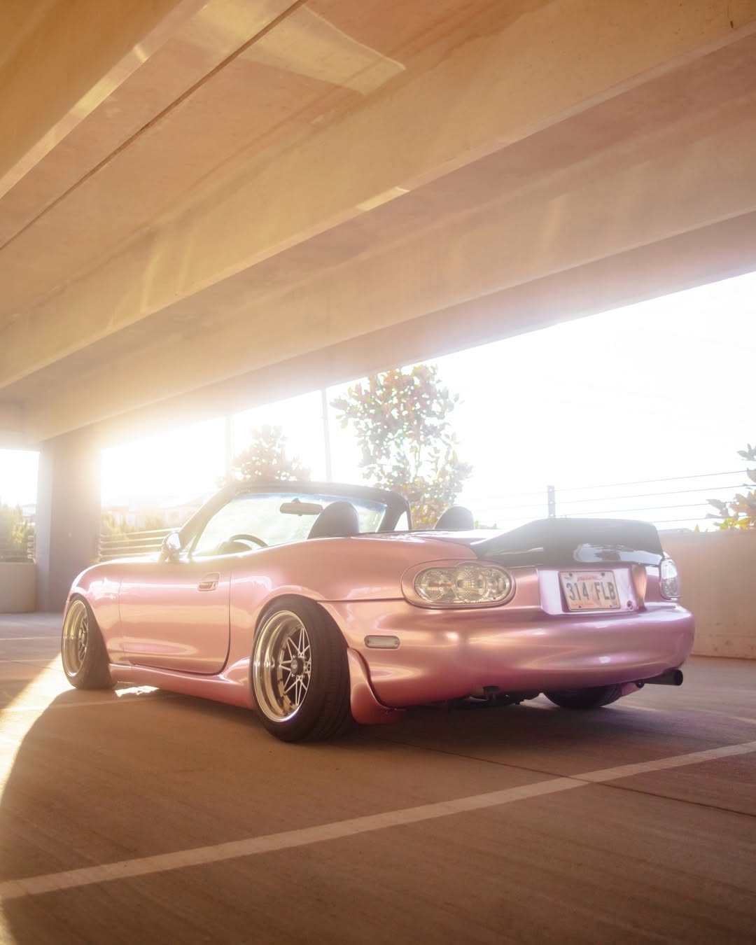 Ravoony Plus Bentley Gloss Passion Pink Vinyl Car Wrap review avmizu 02