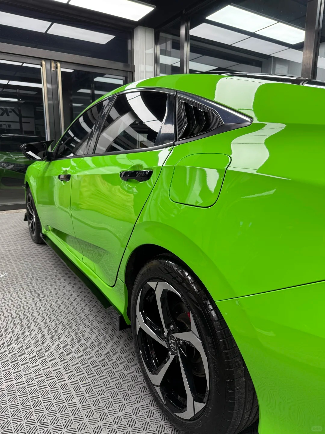 Ravoony Plus Lime Green Vinyl Wrap review Chroma Blast Finishes 02
