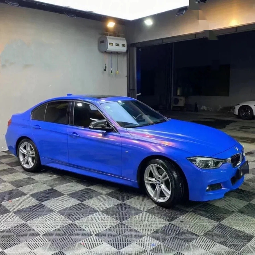 Ravoony Plus PET Glossy Diamond Blue Red Car Wrap review Zara Voss 01