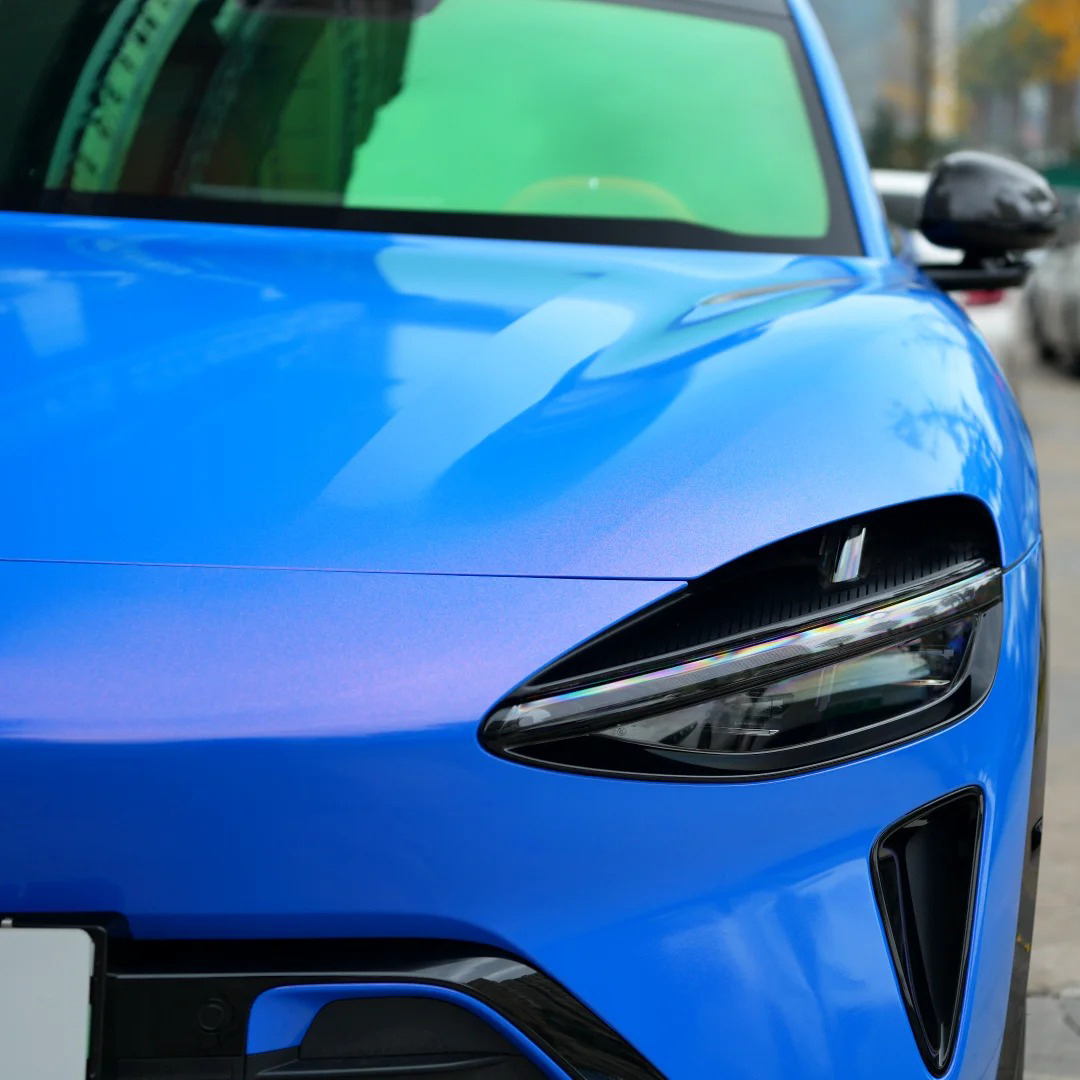 Ravoony Plus PET Glossy Diamond Blue Red Car Wrap review Gemstone Gloss Studio 01