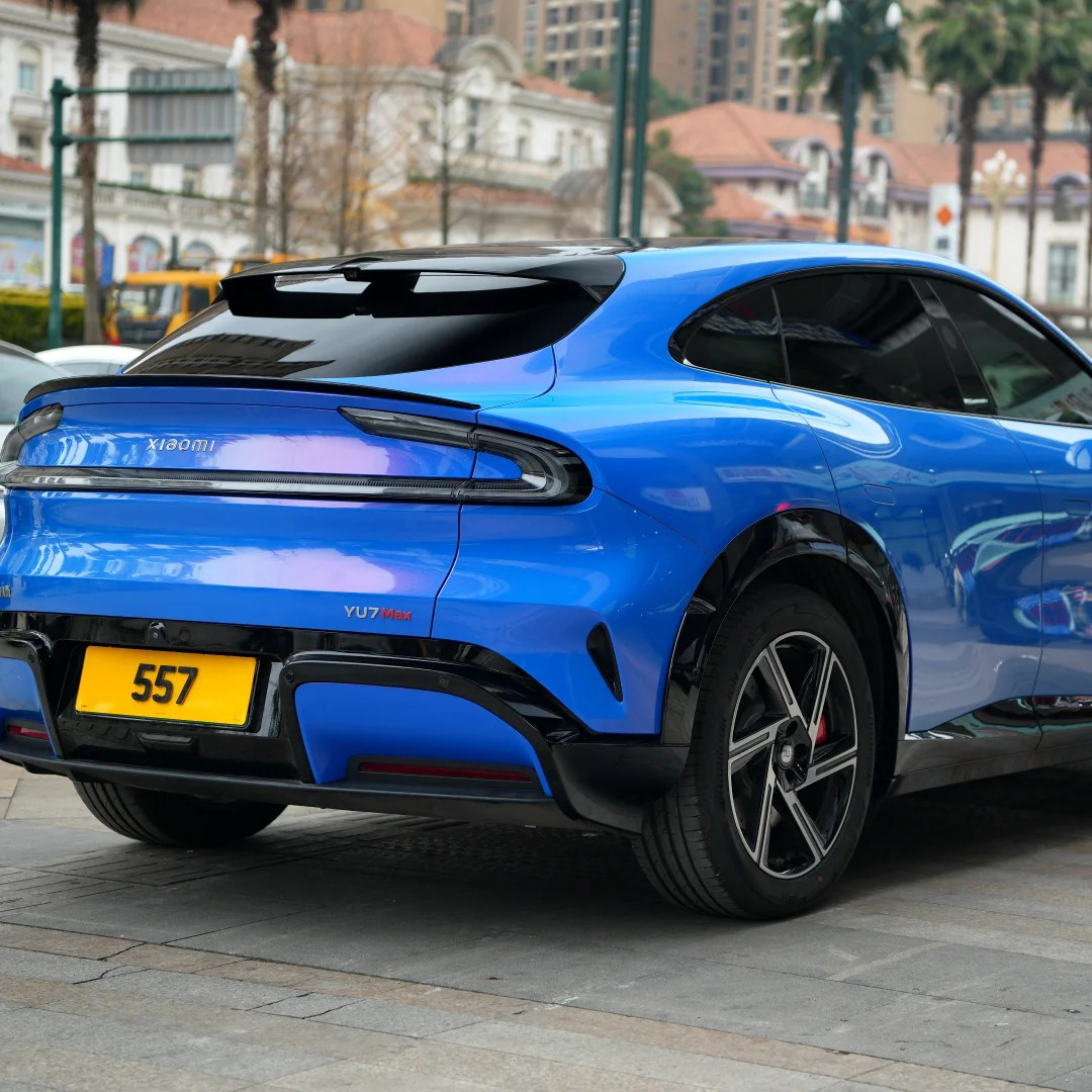 Ravoony Plus PET Glossy Diamond Blue Red Car Wrap review Gemstone Gloss Studio 03