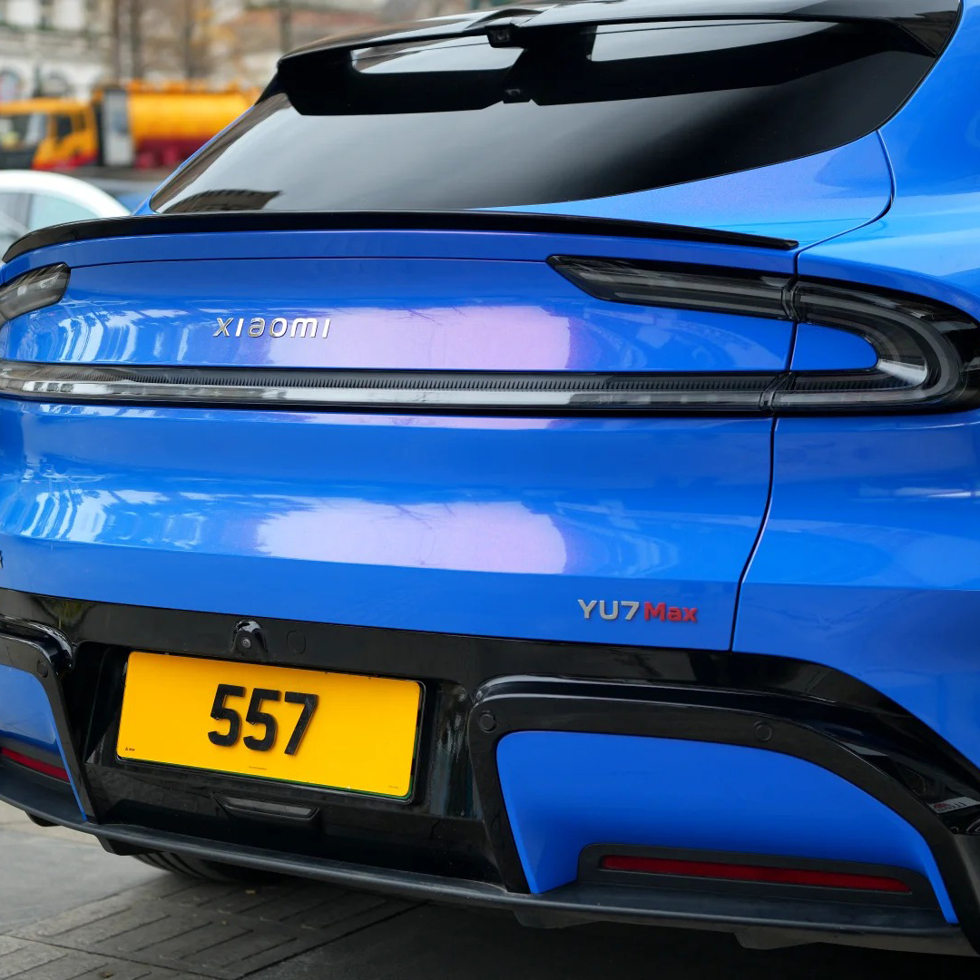 Ravoony Plus PET Glossy Diamond Blue Red Car Wrap review Gemstone Gloss Studio 04