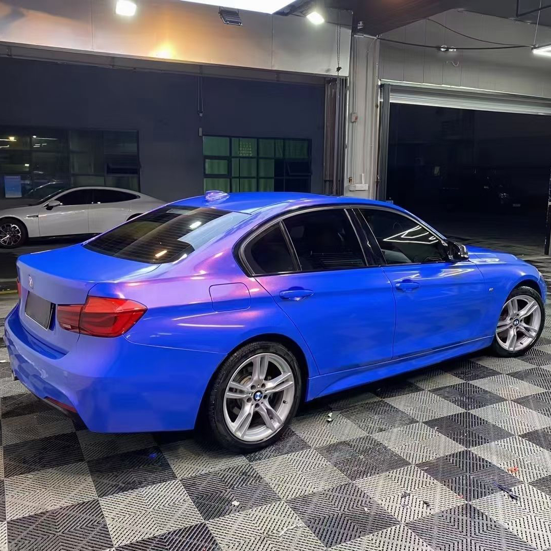 Ravoony Plus PET Glossy Diamond Blue Red Car Wrap review Iris Yang 02