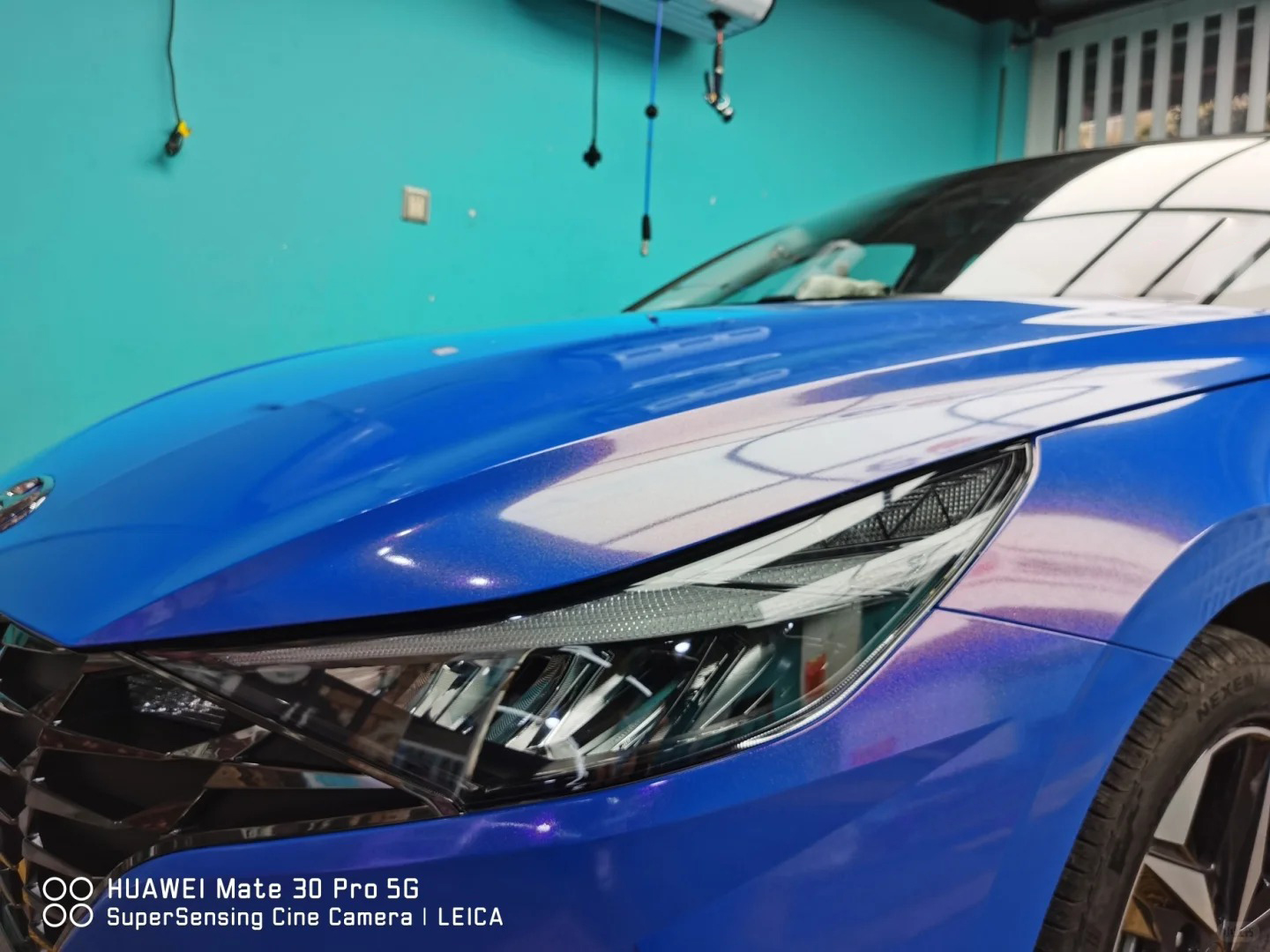 Ravoony Plus PET Glossy Diamond Blue Red Car Wrap review Polychrome Perfection 01