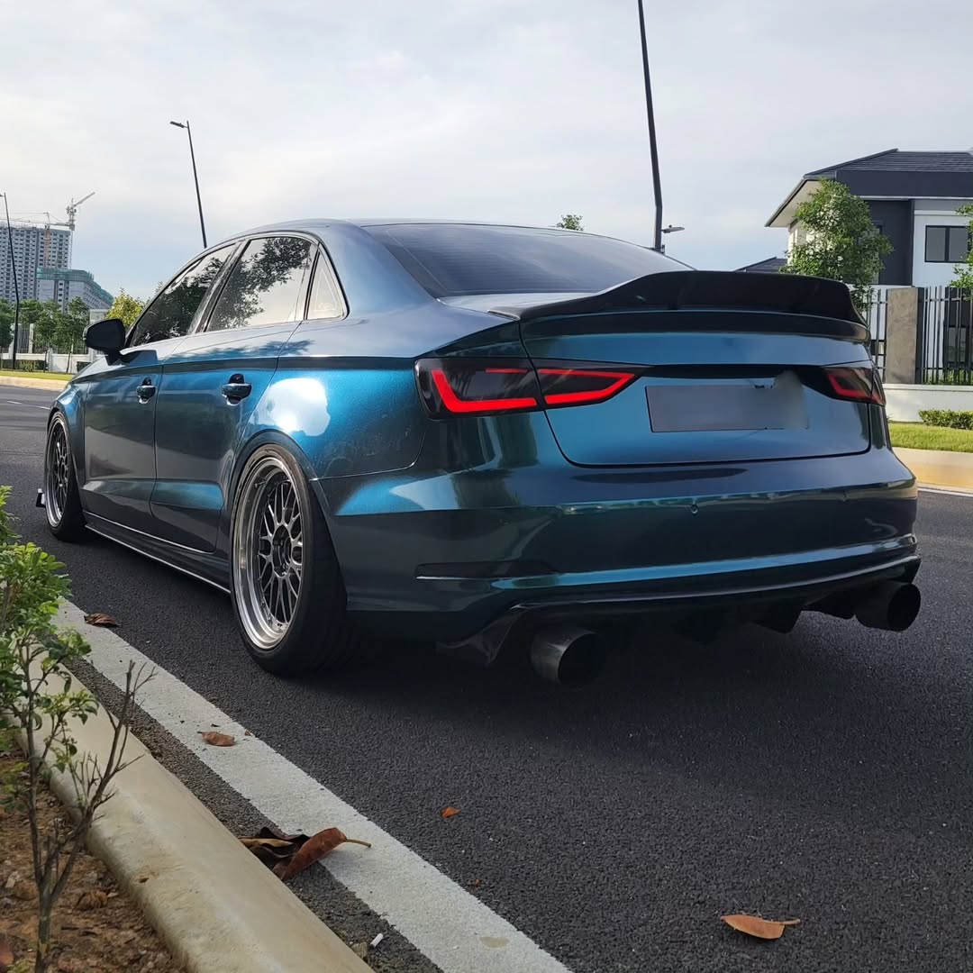   Ravoony Plus PET Glossy Royal Green Vinyl Car Wrap review Imperial Finish Studio 03