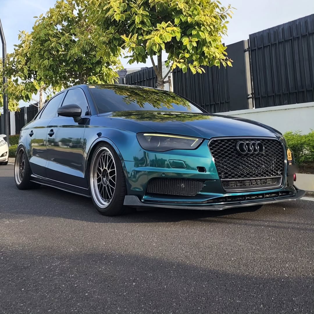   Ravoony Plus PET Glossy Royal Green Vinyl Car Wrap review Imperial Finish Studio 04