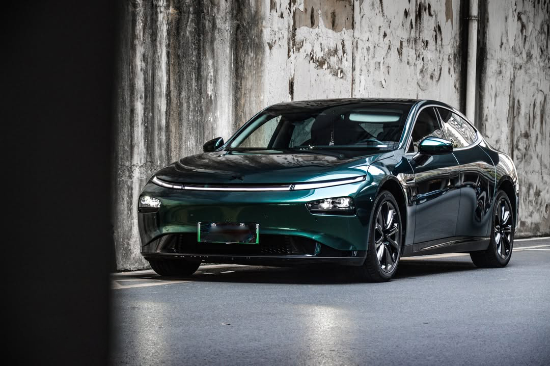   Ravoony Plus PET Glossy Royal Green Vinyl Car Wrap review Sebastian Wrigh 02