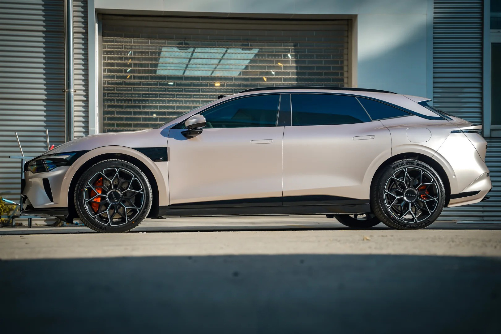 Ravoony Pro TPU Glossy Metallic Champagne Gold PPF Film review Ethereal Guard Wraps 02