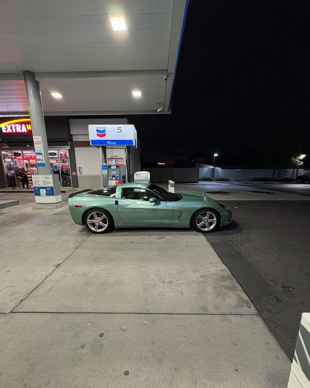 Ravoony Plus PET Ferrari Gloss Verde Francesca Green Vinyl Car Wrap review Sofia D'Angelo 01