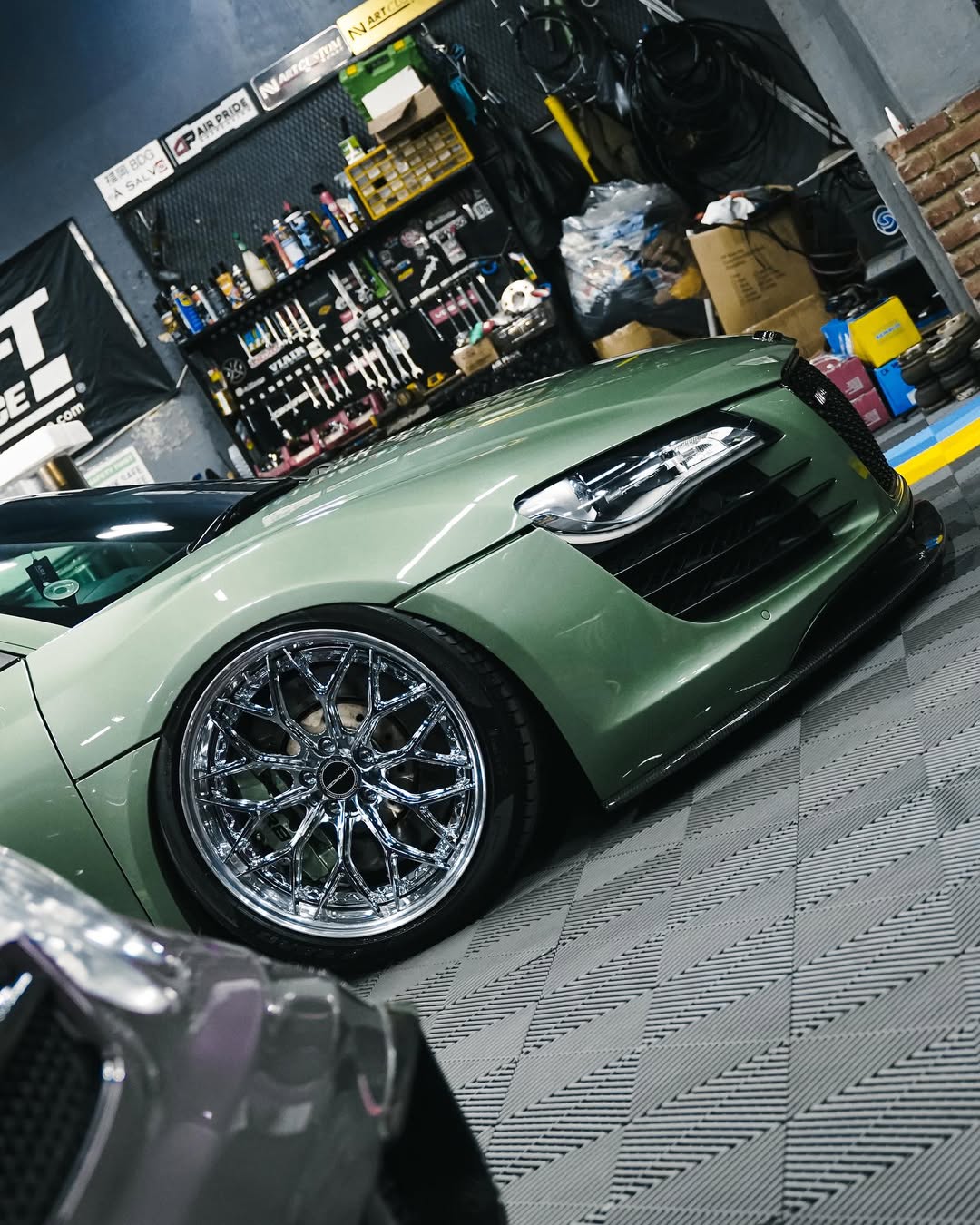 Ravoony Plus PET Ferrari Gloss Verde Francesca Green Vinyl Car Wrap review Bellissimo Finishes 01