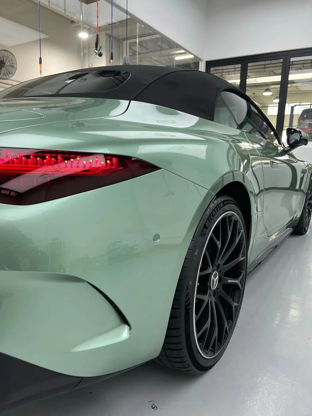 Ravoony Pro TPU Ferrari Gloss Verde Francesca Green PPF Film review Leggenda Protection Studio 02