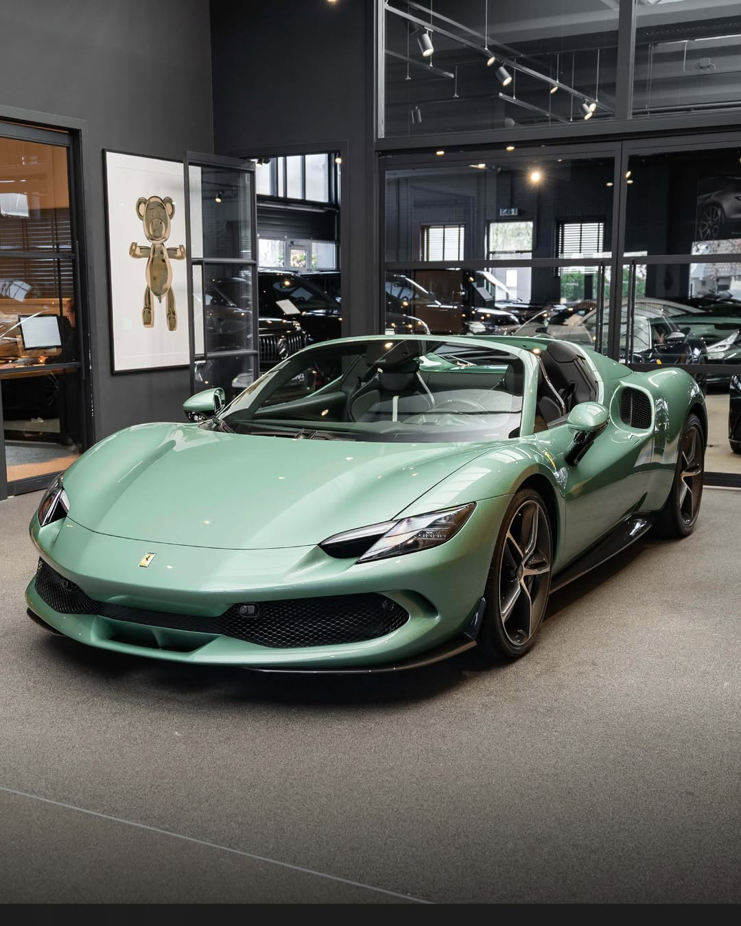 Ravoony Pro TPU Ferrari Gloss Verde Francesca Green PPF Film review Prancing Horse Protection 02