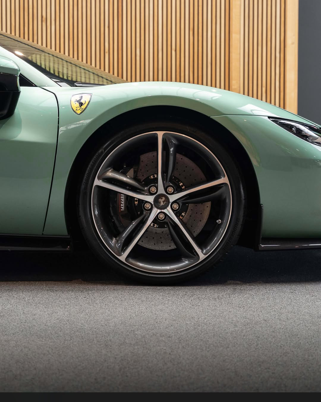 Ravoony Pro TPU Ferrari Gloss Verde Francesca Green PPF Film review Prancing Horse Protection 05