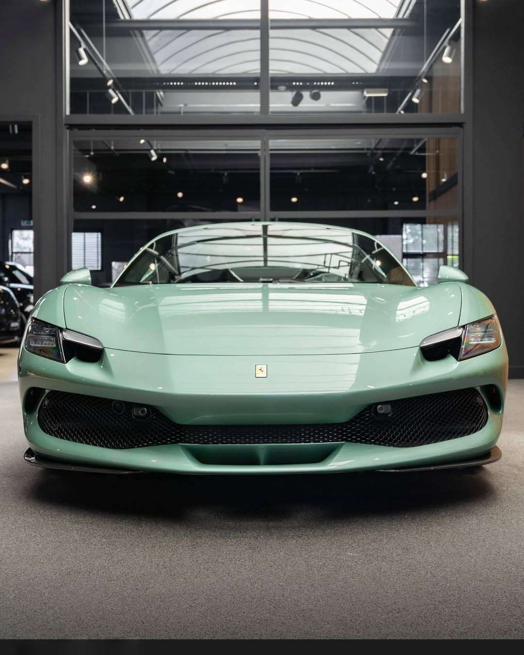 Ravoony Pro TPU Ferrari Gloss Verde Francesca Green PPF Film review Prancing Horse Protection 01