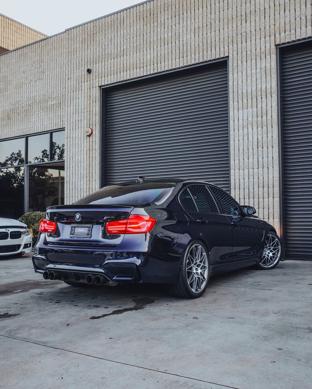 Ravoony Plus PET Gloss BMW Tanzanite Blue Car Vinyl Wrap review Bavarian Finish Studio 03