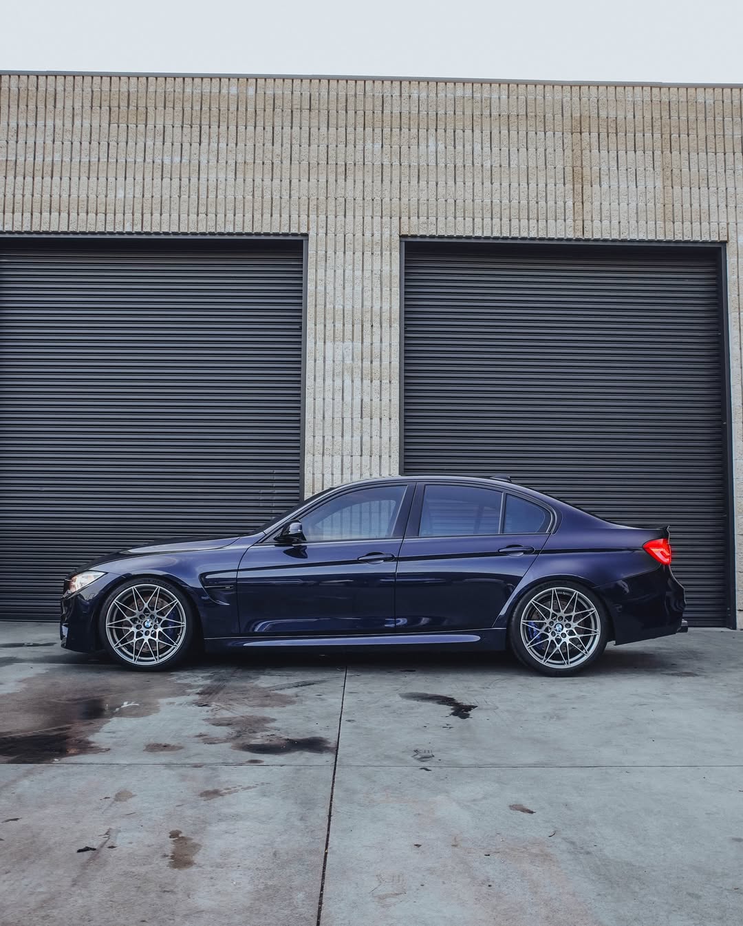 Ravoony Plus PET Gloss BMW Tanzanite Blue Car Vinyl Wrap review Bavarian Finish Studio 04