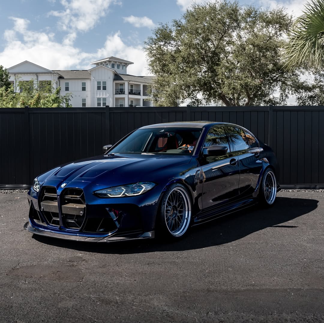 Ravoony Plus PET Gloss BMW Tanzanite Blue Car Vinyl Wrap review Ultramarine Garage 04