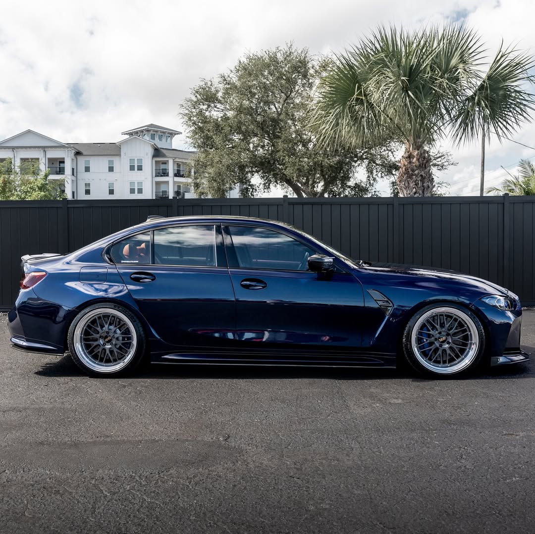 Ravoony Plus PET Gloss BMW Tanzanite Blue Car Vinyl Wrap review Ultramarine Garage 02