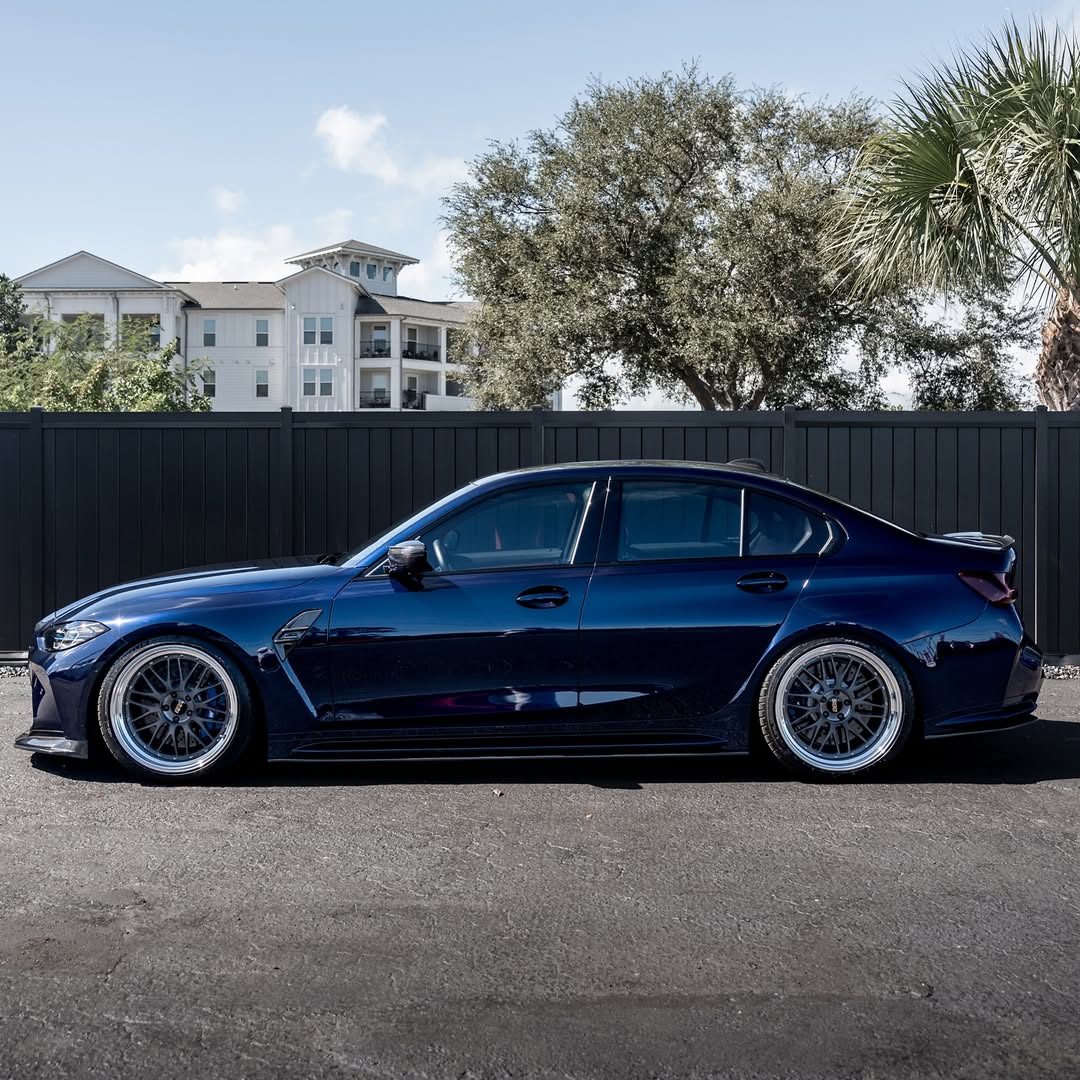 Ravoony Plus PET Gloss BMW Tanzanite Blue Car Vinyl Wrap review Ultramarine Garage 06