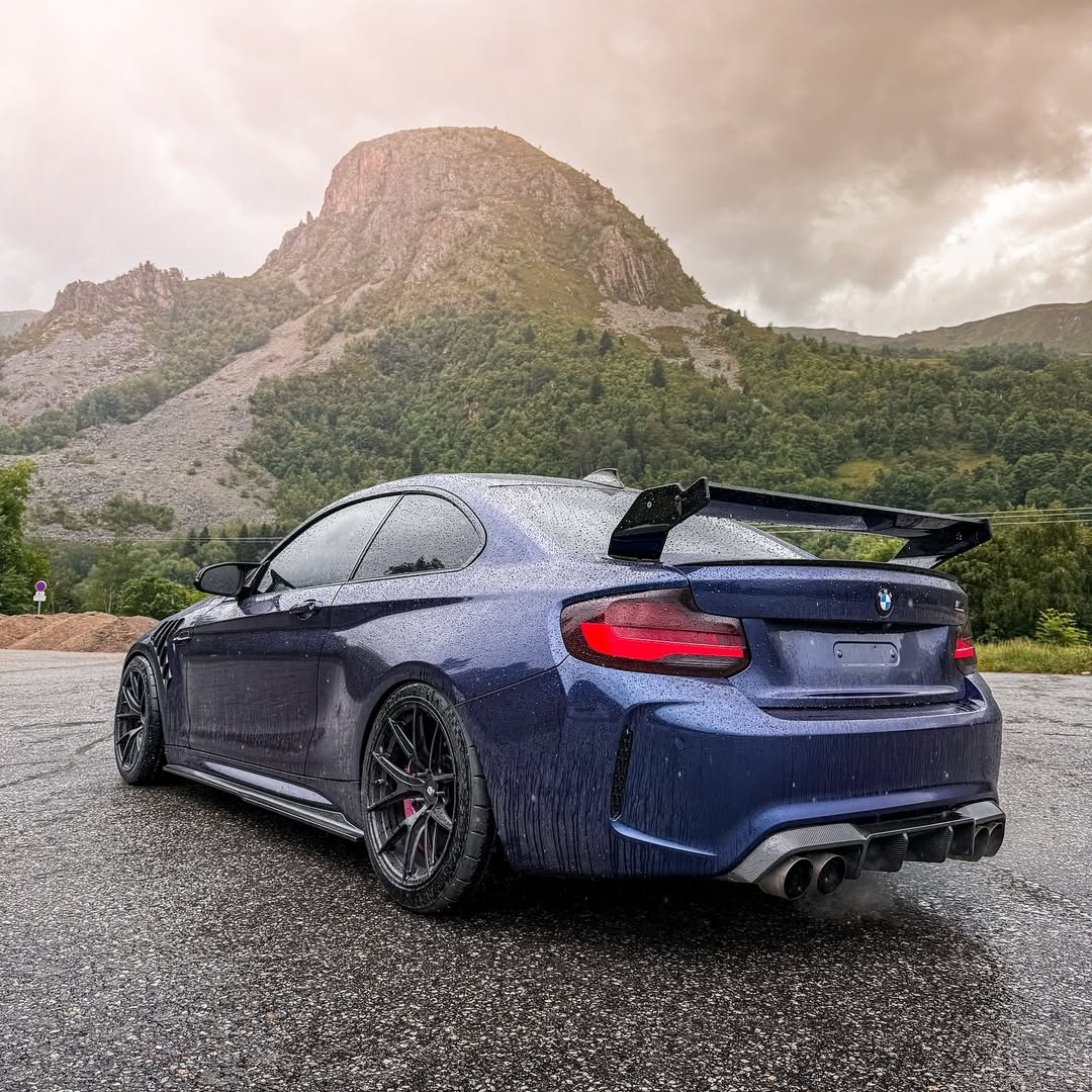 Ravoony Plus PET Gloss BMW Tanzanite Blue Car Vinyl Wrap review Jason sheng 02