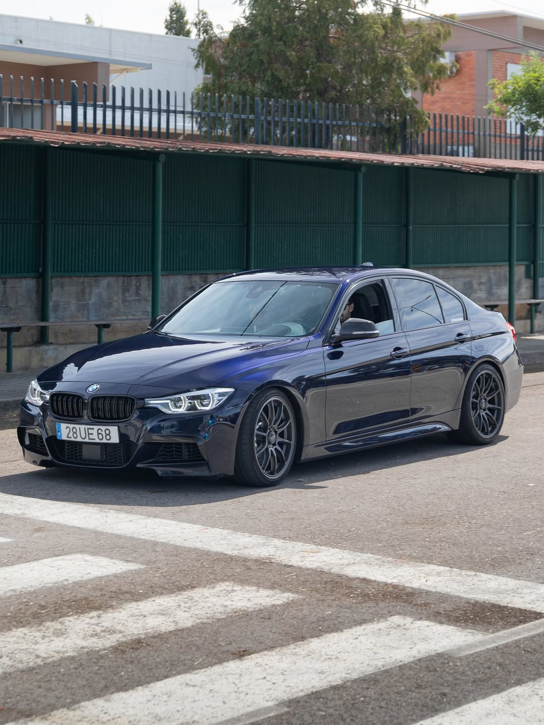 Ravoony Plus PET Gloss BMW Tanzanite Blue Car Vinyl Wrap review Leonie Fischer